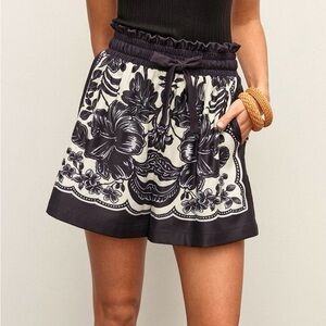 Commense Black and White Floral Women Shorts